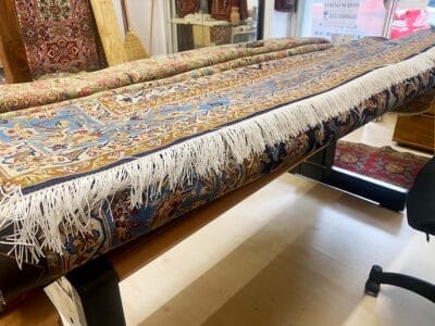 Rifacimento frange tappeto persiano Isfahan in seta.